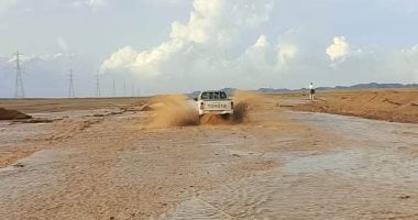 سيول تضرب منطقة برنيس جنوب مرسى علم بالبحر الأحمر.. صور