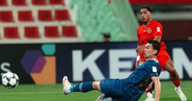 بيزيرا يسجل أول أهدافه ويقود شباب الأهلي للفوز على الاستقلال (فيديو)