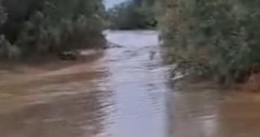 مياه السيول تقترب من الخلجان البحرية 