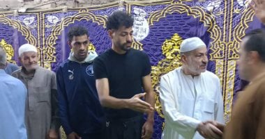 عبد الرحمن مجدى لاعب بيراميدز يتلقى العزاء في وفاة والدته بالمنوفية.. صور وفيديو