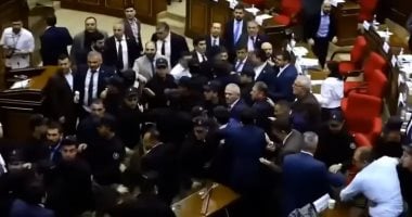 خناقة فى البرلمان الأرميني.. اشتباكات بالأيدى وتراشق بالكراسي وإصابة نواب