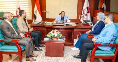 محافظ سوهاج يبحث فرص المشروعات الاقتصادية بمركزى المراغة وطما
