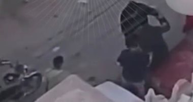 الداخلية تكشف ملابسات فيديو تعدي شخص على زوجته بالضرب في الشارع بكفر الشيخ