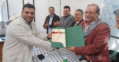 توزيع شهادات تقدير على متدربى برنامج تنمية مهارات أخصائى المكتبات