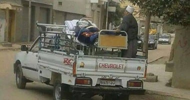تداول صورة بـ"فيس بوك" لسيارة نقل تحمل مريضا على سرير كبديل للإسعاف