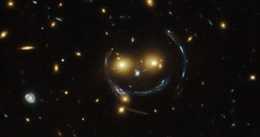 بالفيديو.. تلسكوب "هابل" يلتقط صورة لوجه مبتسم فى الفضاء الخارجى