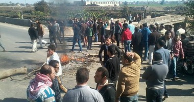 الأمن يطلق الغاز المسيل للدموع لفتح طريق المحلة- المنصورة