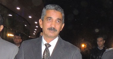 مدير أمن القاهرة الأسبق يصل المحكمة للإدلاء بأقواله فى "أحداث الدفاع الجوى"