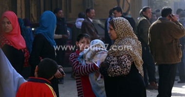 أسر ضحايا انقلاب سيارة بالمريوطية يتجمعون أمام مشرحة زينهم لاستلام الجثث