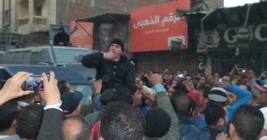 تجمهر العشرات أمام قسم روض الفرج احتجاجا على مقتل عاطل على يد ضابط