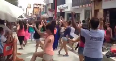 تداول مقطع فيديو لأجانب يرقصون بحماس على أنغام "بشرة خير"