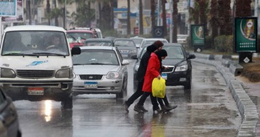 أمطار غزيرة بالإسكندرية.. وارتباك مرورى بطريق الكورنيش