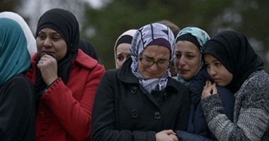 بالصور.. الآلاف يشيعون جنازة ضحايا مسلمى "تشابيل هيل" الثلاثة فى أمريكا