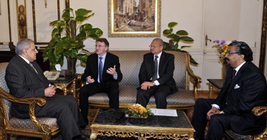 محلب يلتقى رئيس شركة DHL العالمية لبحث زيادة استثماراتها بمصر