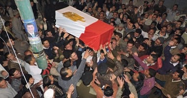 بالصور.. الآلاف يشيعون جثمان شهيد الشرطة بكفر الشيخ