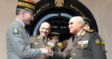 وزير الدفاع ورئيس الأركان يلتقيان رئيس هيئة أركان الجيش الفرنسى