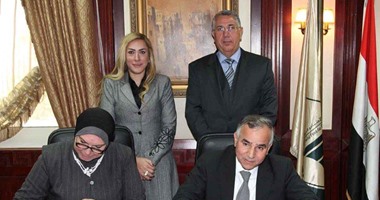 الصندوق الاجتماعي وبنك التنمية الصناعية يوقعان عقدين بـ50 مليون جنيه