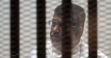 مصدر قضائى: "مرسى" سيرتدى البدلة الزرقاء بعد إدانته بـ"أحداث الاتحادية"