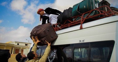 بالصور.. مدير منفذ السلوم: عودة 1150 مصرياً من ليبيا خلال 24 ساعة