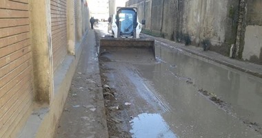 تجريف شوارع الرأس السوداء غرب الإسكندرية لحل أزمة الصرف الصحى