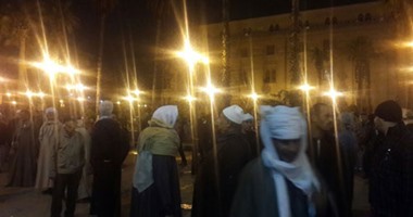 توافد العشرات من جمهور الشيخ ياسين التهامى رغم الغاء الحفل