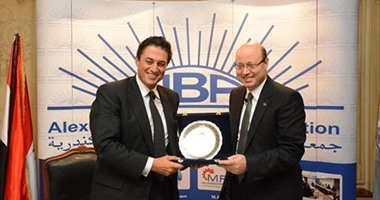 محافظ الإسكندرية: زيادة عدد معدات إزالة القمامة من الشوارع