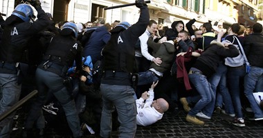 اشتباكات عنيفة بين جماهير "فينورد" الهولندى والشرطة الإيطالية