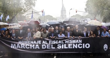 مواطنون بالأرجنتين يتحدون الأمطار ويتظاهرون ضد رئيستهم