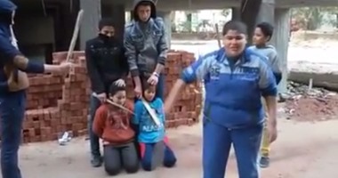 أطفال مصريون يسخرون من "داعش" بتمثيل مقطع فيديو لإعدام أصدقائهم