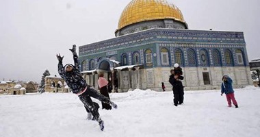 الثلوج تغطى مسجد قبة الصخرة فى مدينة القدس