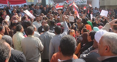 منظمو وقفة تأييد السيسى بإدارة روض الفرج التعليمية يطالبون بإعدام الإخوان