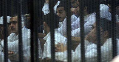 وصول المتهمين بـ"اقتحام سجن بورسعيد" لمقر محاكمتهم بأكاديمية الشرطة