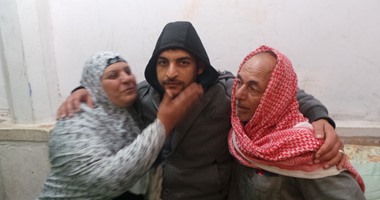 بالصور.. أهالى "برج مغيزل" يستقبلون بدموع الفرح الصيادين العائدين من ليبيا.. "صبحى": يكفى أن أهلى صلوا علينا صلاة الغائب..و"محمد":أصبت بطلق نارى وخوفونا بـ"داعش".. والأمهات:"يارب أنصر السيسى"