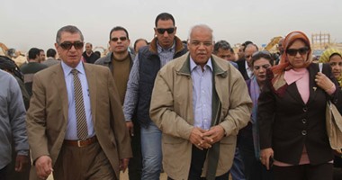 مواطن لمحافظ القاهرة:"عاوز مقبرة وأنت راجل طيب لن ترضى بدفنى فى الشارع"