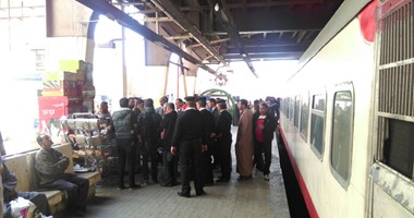 شرطة النقل تشن حملات لإزالة الباعة والإشغالات بمحطة سكة حديد الجيزة