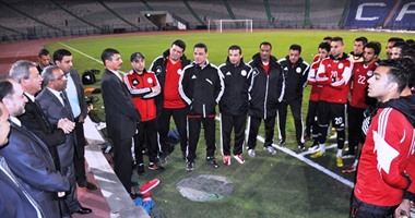 وزير الرياضة للاعبى المنتخب الأوليمبي: "أنتم أمل الكرة المصرية"