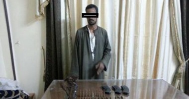 ضبط بندقية آلية و105 طلقات و3 خزائن بحوزة عامل فى أسيوط