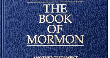 كتاب "المورمون" لـ"جوزيف سميث" يزعم بأنه يكمل الكتاب المقدس