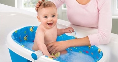 خبراء بريطانيون يحذرون من مخاطر "مقاعد الاستحمام" للأطفال
