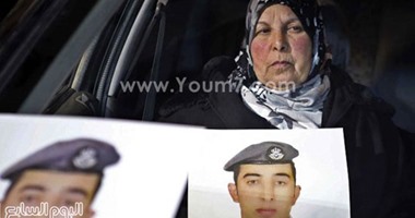 بالفيديو.. والدة الكساسبة: "ابنى رفع راية الإسلام وفخورة باستشهاده"