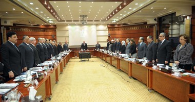 الحكومة تبدأ اجتماعها بدقيقة حداداً على أرواح شهداء سيناء