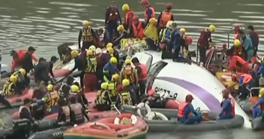 بالفيديو.. لحظة اصطدام طائرة بجسر وتحطمها فى تايوان