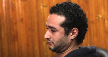 طعن أمام الإدارية العليا يطالب بإزالة القفص الزجاجى اثناء محاكمة أحمد دومة