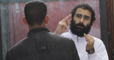 بدء محاكمة علاء عبد الفتاح و24 آخرين فى "أحداث مجلس الشورى"