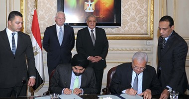 محلب يشهد توقيع اتفاقية بين وزارة الاتصالات وشركة ماستركارد