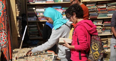 أطفال معرض الكتاب: فرصة لشراء الألوان وميكى وهارى بوتر وفسحة من المدرسة