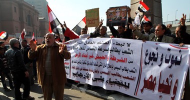 تزايد أعداد المتظاهرين بـ"عبد المنعم رياض" لدعم الجيش فى مواجهة الإرهاب