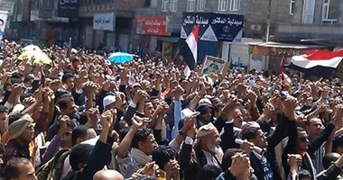 سكاى نيوز: مظاهرة حاشدة بتعز اليمنية رفضا لإصدار الحوثيين إعلانا دستوريا