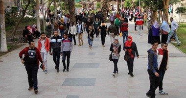 طلاب حقوق القاهرة يشكون ارتفاع أسعار الكتب