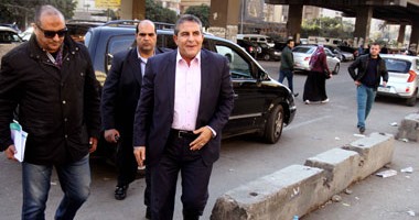 طاهر أبوزيد يتقدم بأوراق ترشحه للبرلمان بمحكمة شمال القاهرة
